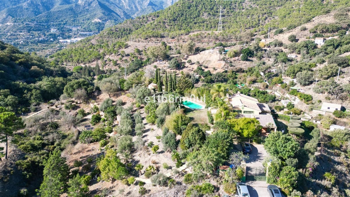 5 sypialnia Finka/Dom wiejski na sprzedaż w Ojen z basenem - 1 600 000 € (Ref: 9705116)