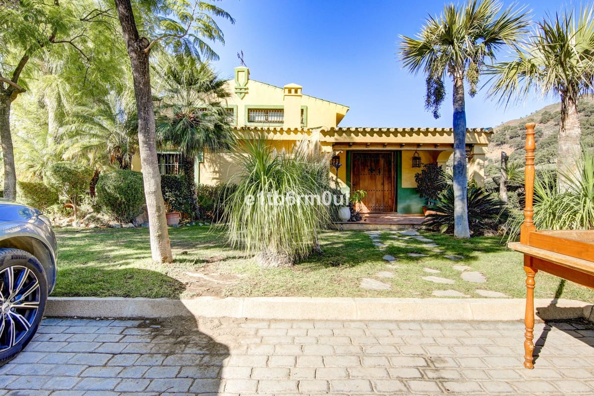 5 bedroom Finca/Country House for sale in Ojen with pool - € 1,500,000 (Ref: 9705116)