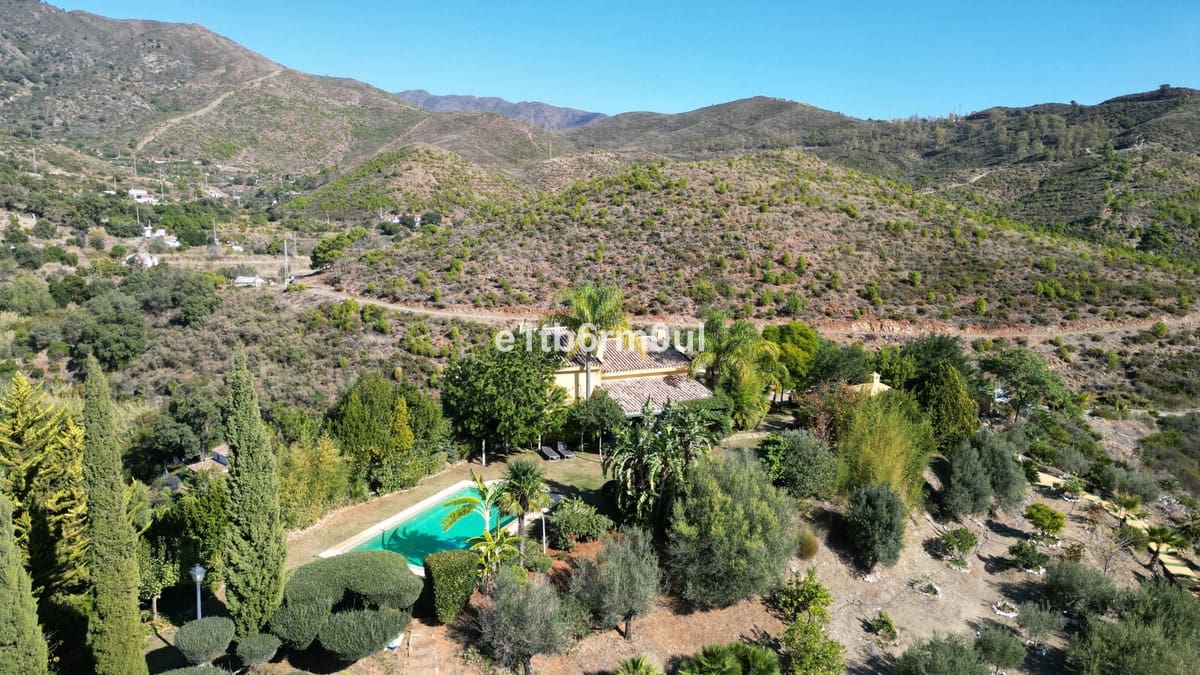 5 bedroom Finca/Country House for sale in Ojen with pool - € 1,500,000 (Ref: 9705116)