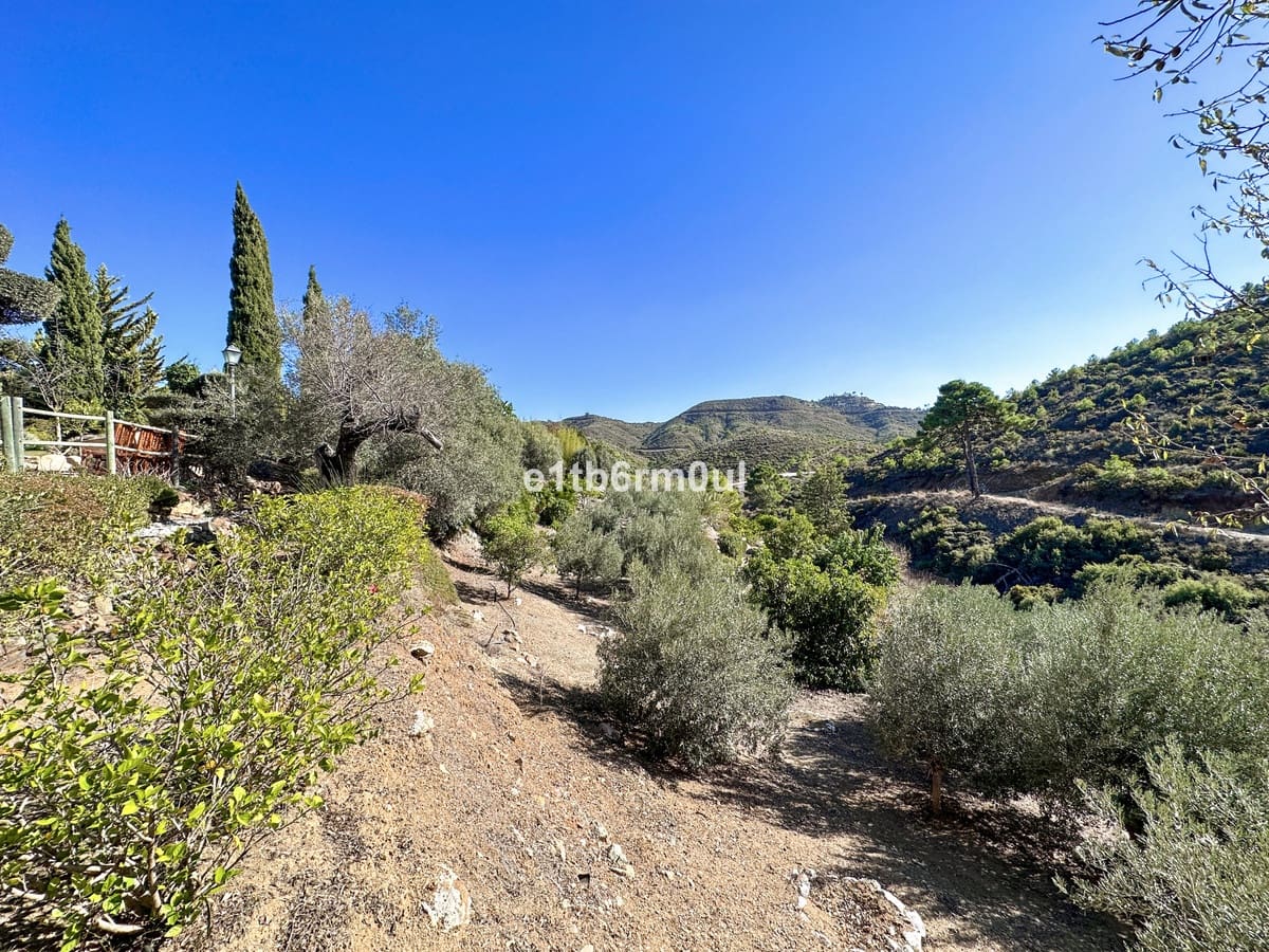 5 bedroom Finca/Country House for sale in Ojen with pool - € 1,500,000 (Ref: 9705116)