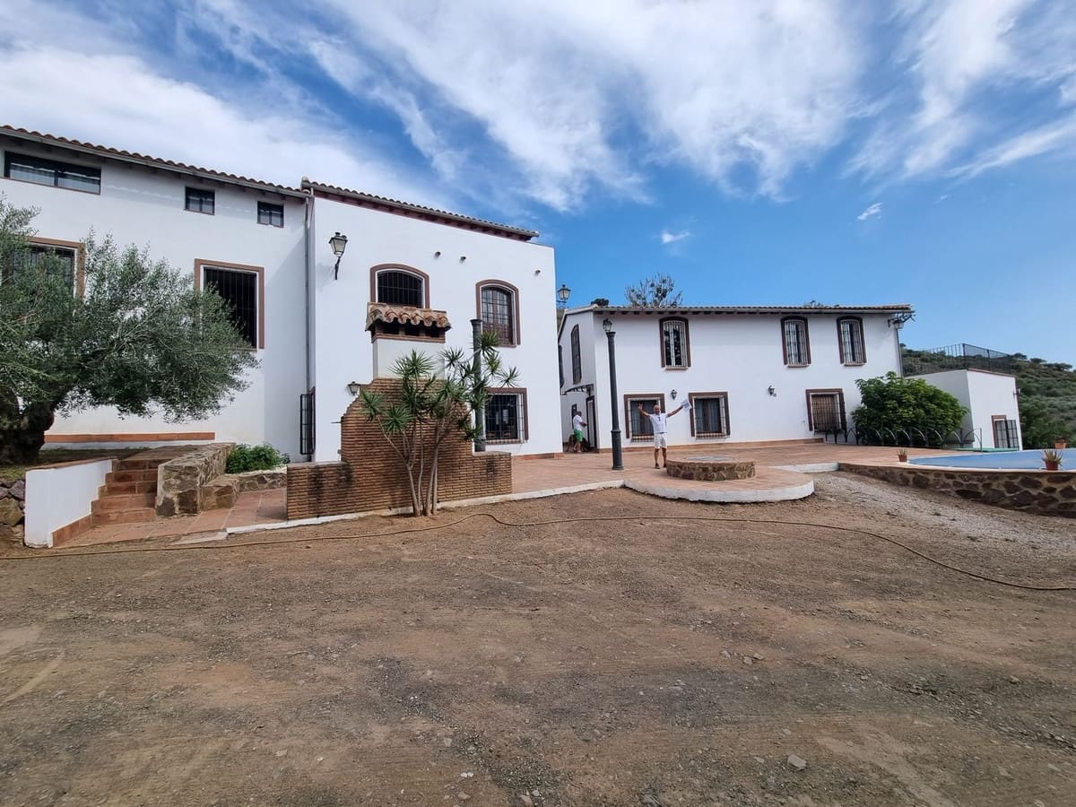 15 sypialnia Finka/Dom wiejski na sprzedaż w Miasto Malaga - 1 880 000 € (Ref: 9705117)