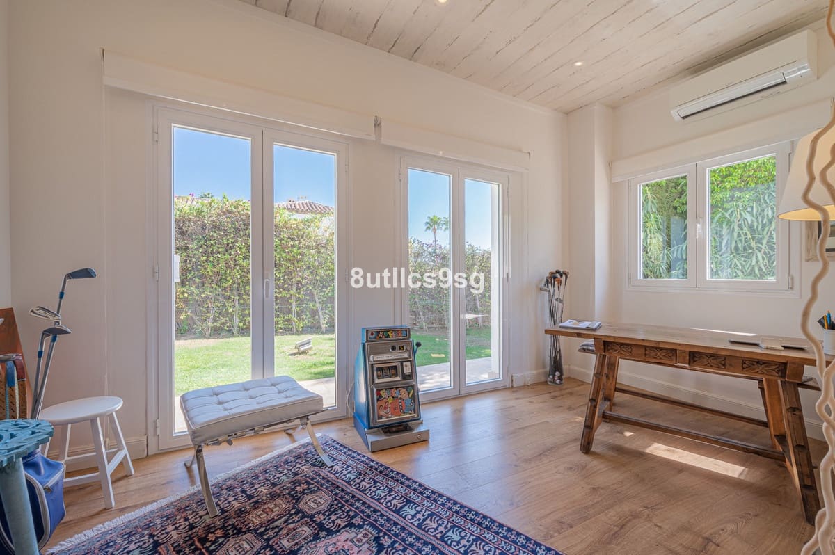 5 bedroom Villa for sale in Nueva Andalucia with pool - € 2,490,000 (Ref: 9712123)