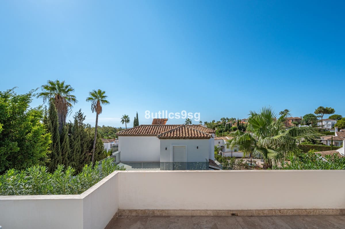 5 bedroom Villa for sale in Nueva Andalucia with pool - € 2,490,000 (Ref: 9712123)