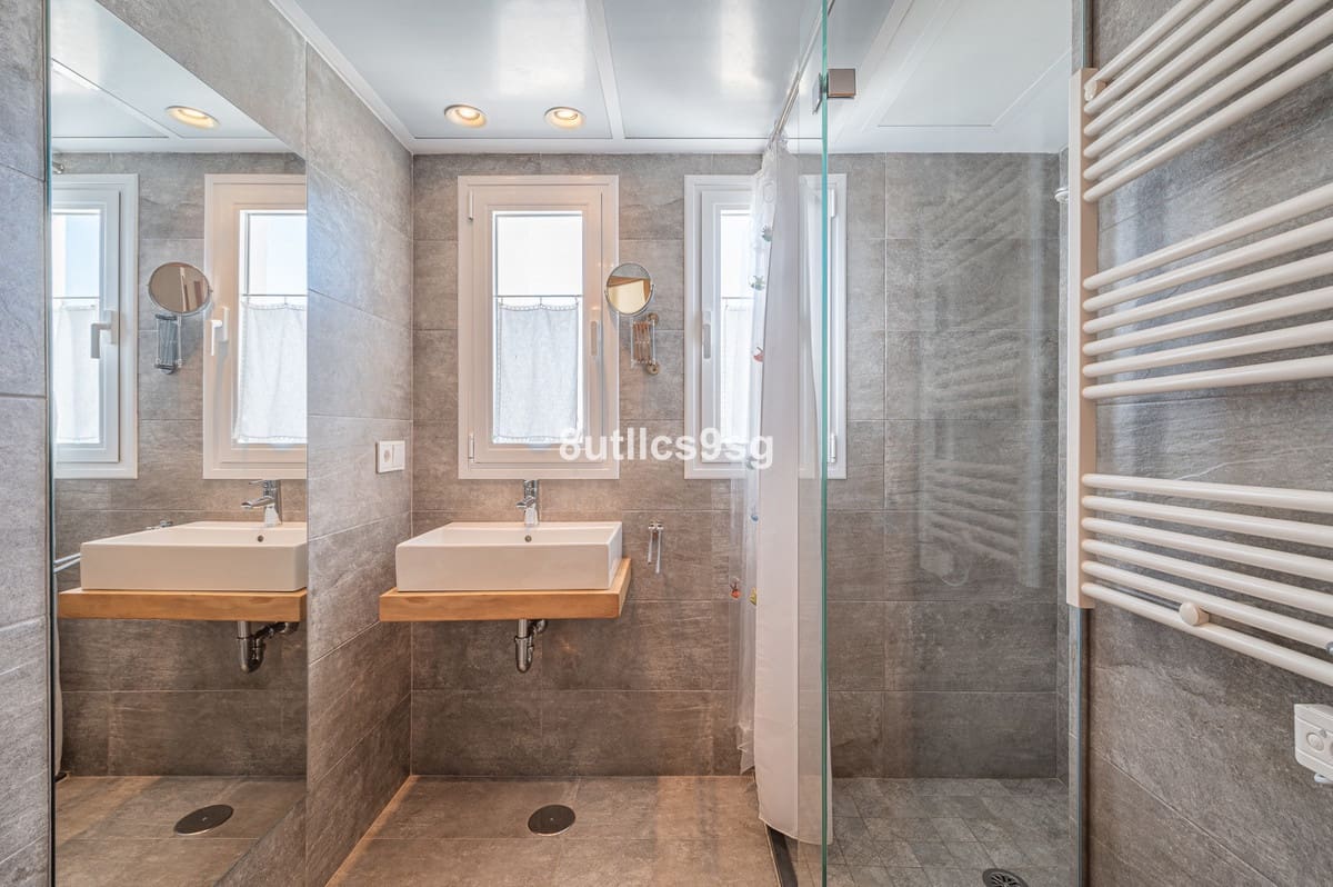 5 bedroom Villa for sale in Nueva Andalucia with pool - € 2,490,000 (Ref: 9712123)