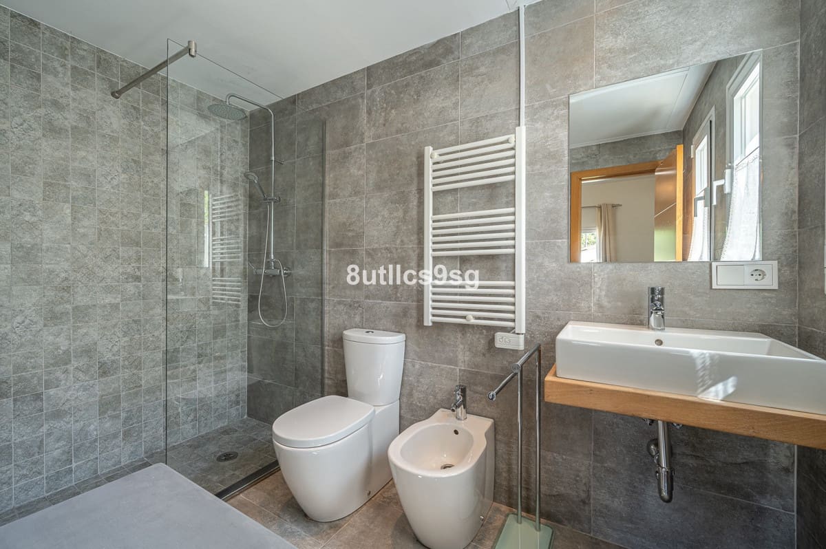 5 bedroom Villa for sale in Nueva Andalucia with pool - € 2,490,000 (Ref: 9712123)