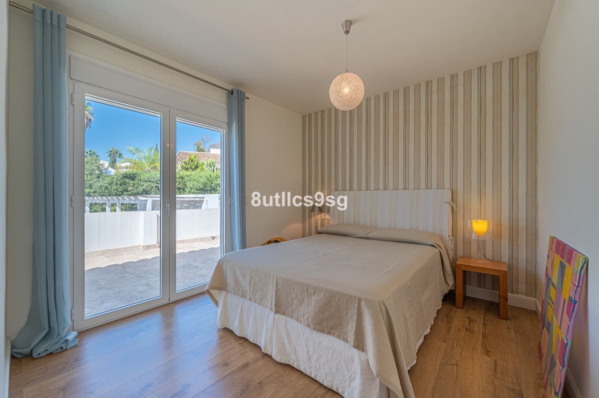 5 bedroom Villa for sale in Nueva Andalucia with pool - € 2,490,000 (Ref: 9712123)