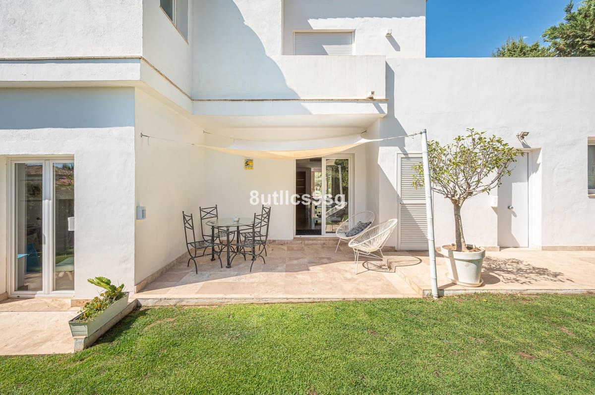 5 bedroom Villa for sale in Nueva Andalucia with pool - € 2,490,000 (Ref: 9712123)