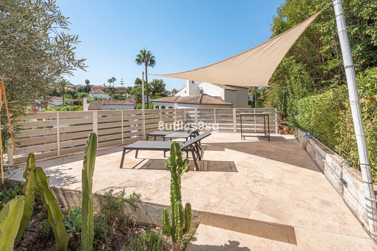 5 bedroom Villa for sale in Nueva Andalucia with pool - € 2,490,000 (Ref: 9712123)