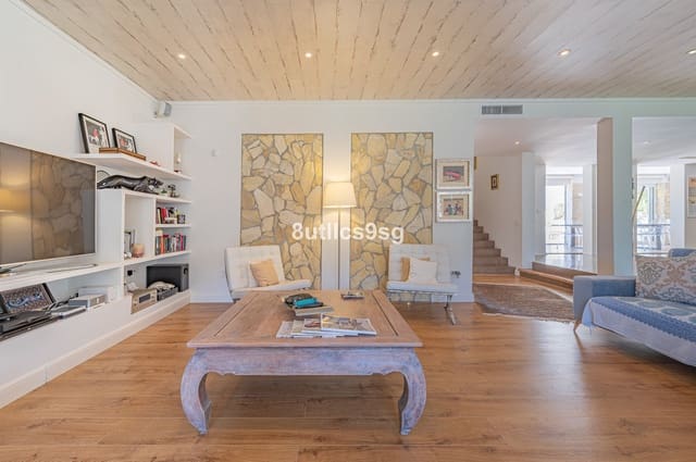 5 soveværelse Villa til salg i La Dama de Noche - La Alzambra, Marbella med swimmingpool - € 2.490.000 (Ref: 9712123)
