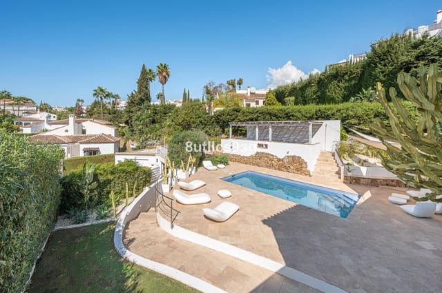 5 soveværelse Villa til salg i La Dama de Noche - La Alzambra, Marbella med swimmingpool - € 2.490.000 (Ref: 9712123)