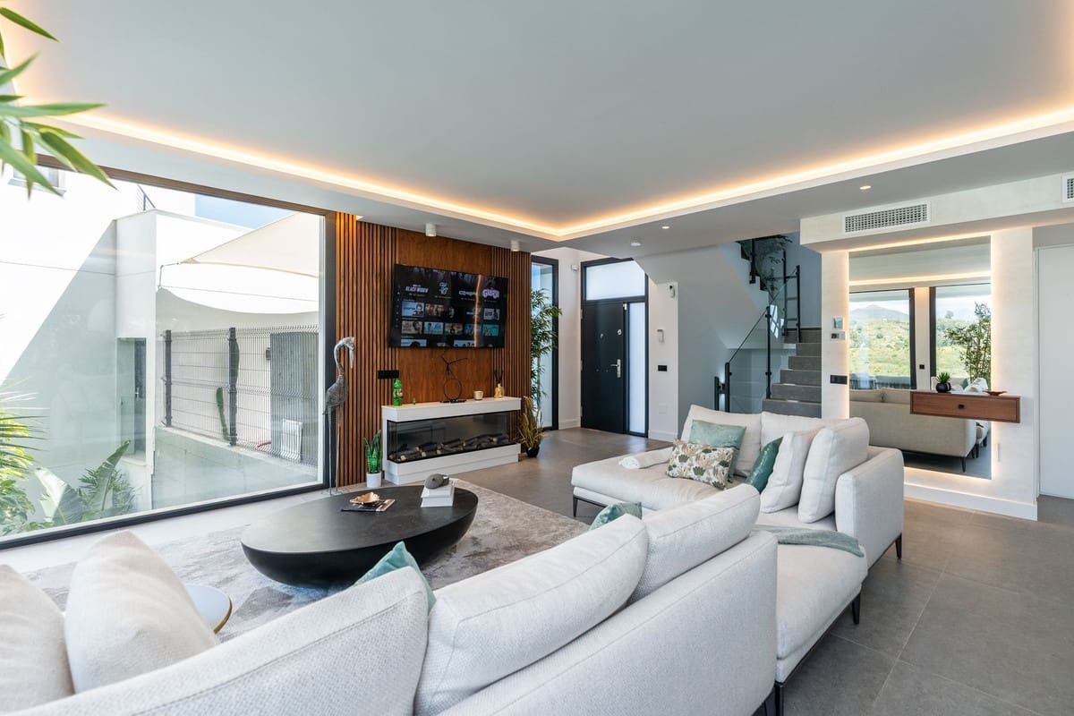 4 soverom Villa til salgs i Mijas Costa med svømmebasseng garasje - € 1 150 000 (Ref: 9714847)