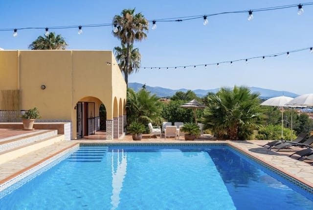 8 sypialnia Willa na sprzedaż w Centro, Estepona z basenem - 1 740 000 € (Ref: 9714849)