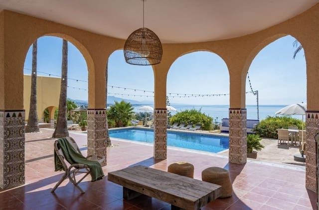 8 sypialnia Willa na sprzedaż w Centro, Estepona z basenem - 1 740 000 € (Ref: 9714849)
