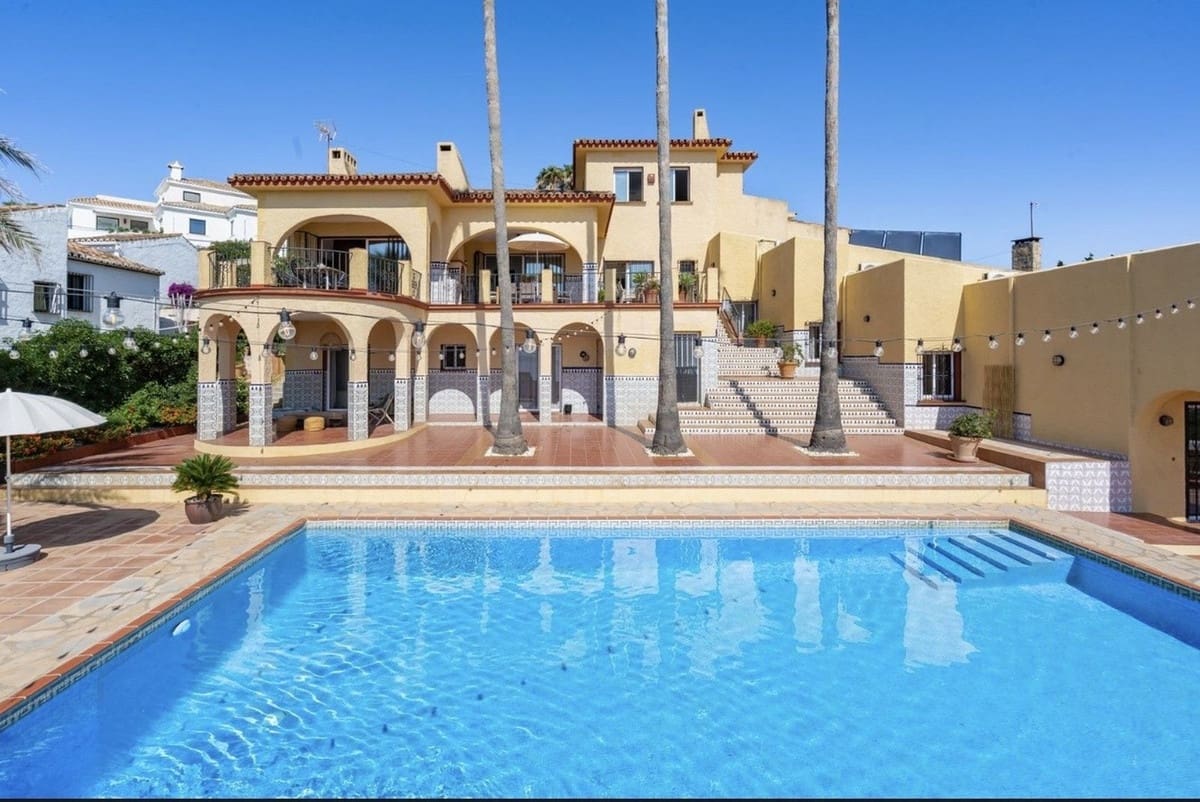 8 sypialnia Willa na sprzedaż w Estepona z basenem - 1 740 000 € (Ref: 9714849)