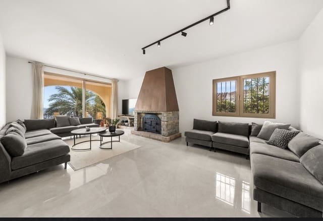 8 sypialnia Willa na sprzedaż w Centro, Estepona z basenem - 1 740 000 € (Ref: 9714849)