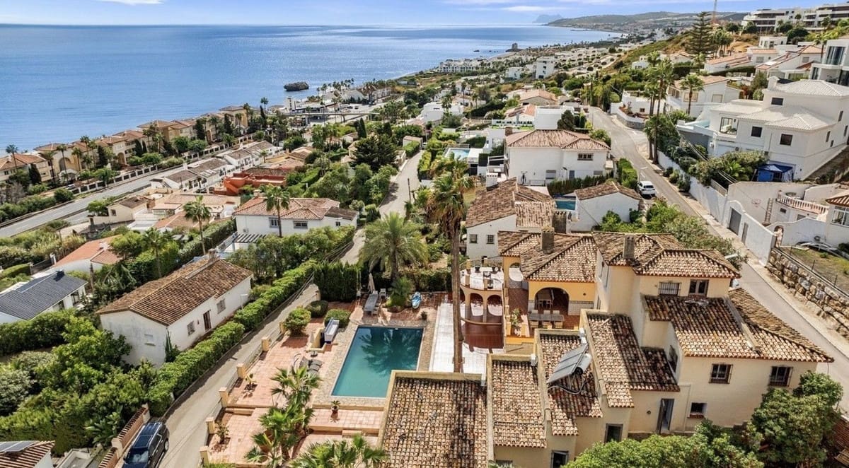 8 sypialnia Willa na sprzedaż w Estepona z basenem - 1 740 000 € (Ref: 9714849)