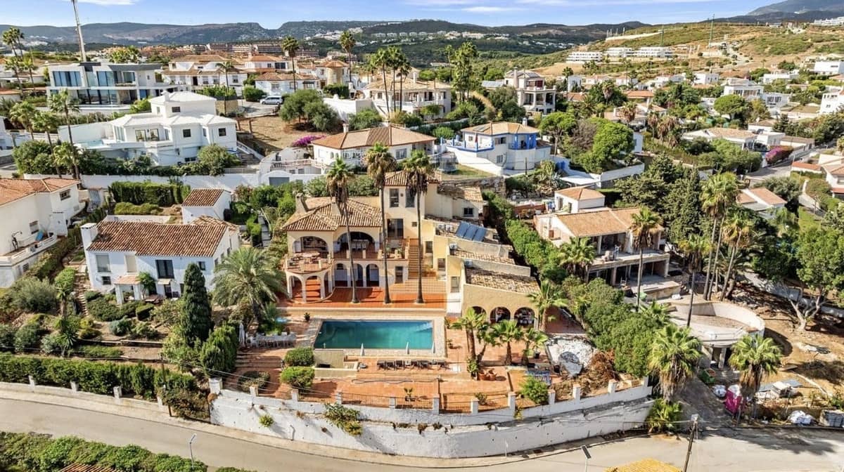 8 sypialnia Willa na sprzedaż w Estepona z basenem - 1 740 000 € (Ref: 9714849)