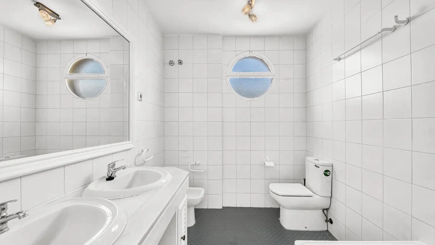 8 makuuhuone Huvila myytävänä paikassa Nueva Andalucia mukana uima-altaan - 2 250 000 € (Ref: 9714850)