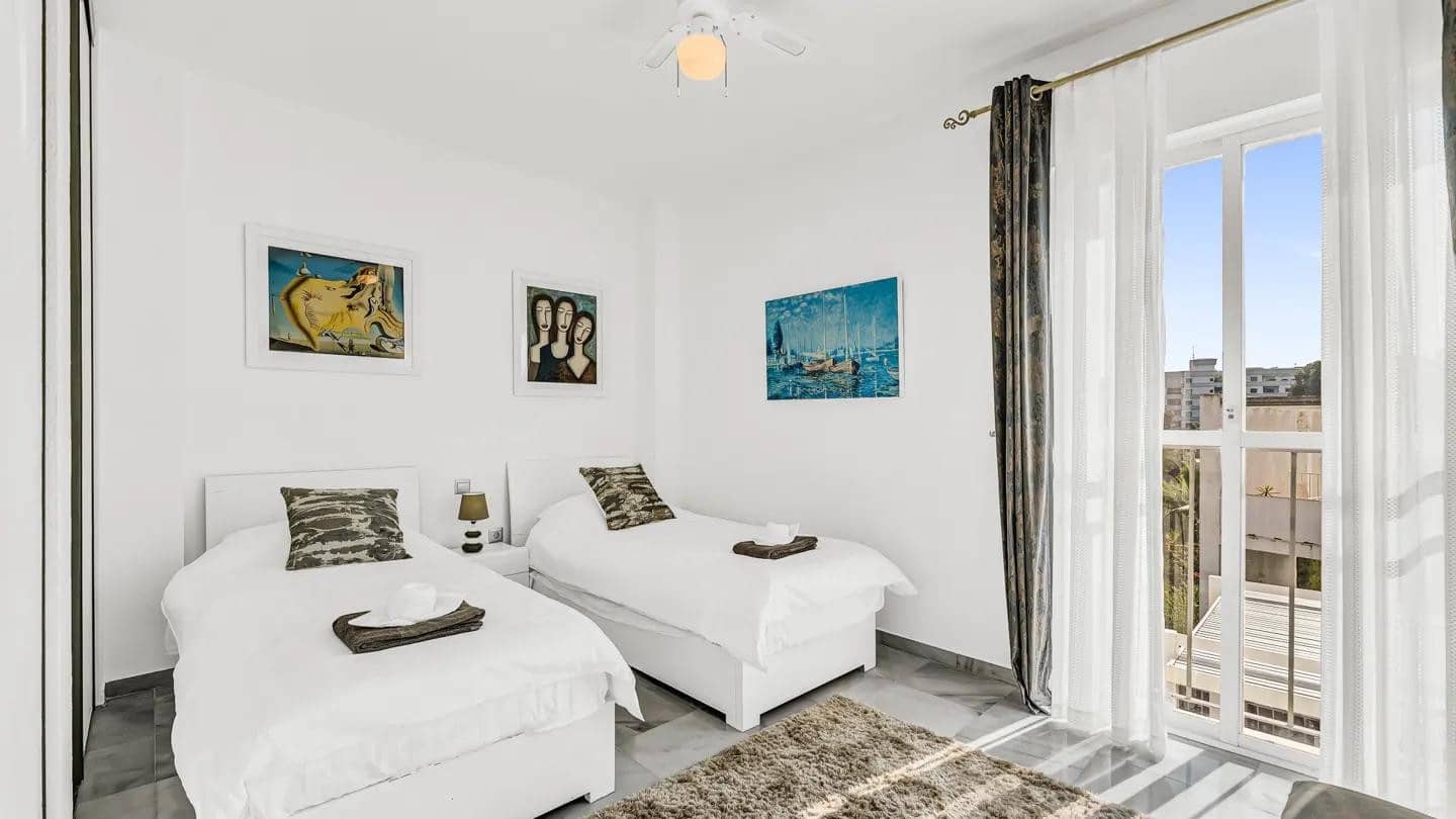 8 makuuhuone Huvila myytävänä paikassa Nueva Andalucia mukana uima-altaan - 2 250 000 € (Ref: 9714850)