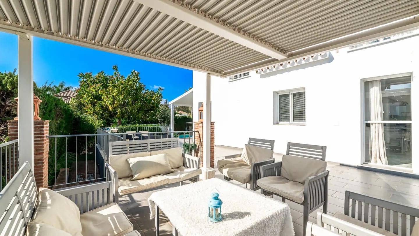 8 makuuhuone Huvila myytävänä paikassa Nueva Andalucia mukana uima-altaan - 2 250 000 € (Ref: 9714850)