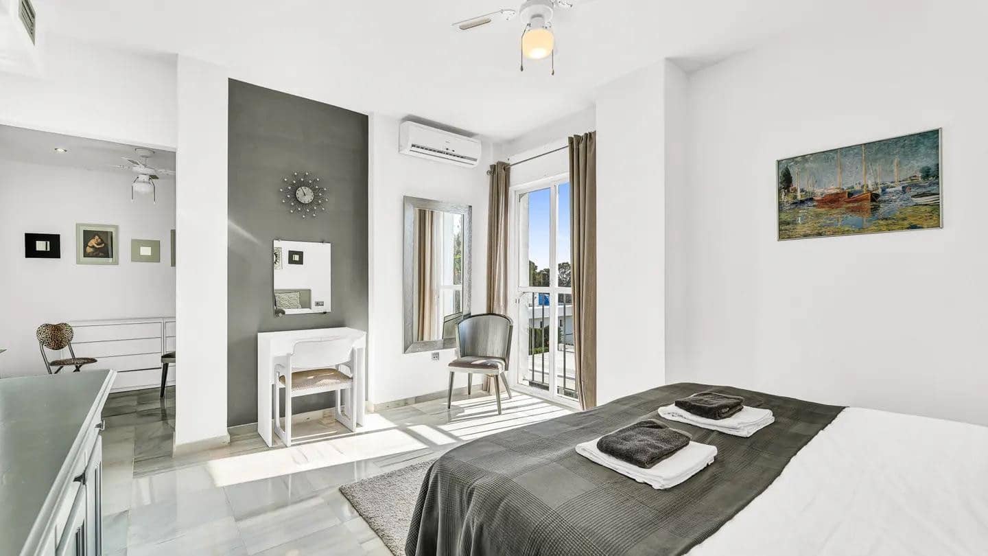 8 makuuhuone Huvila myytävänä paikassa Nueva Andalucia mukana uima-altaan - 2 250 000 € (Ref: 9714850)