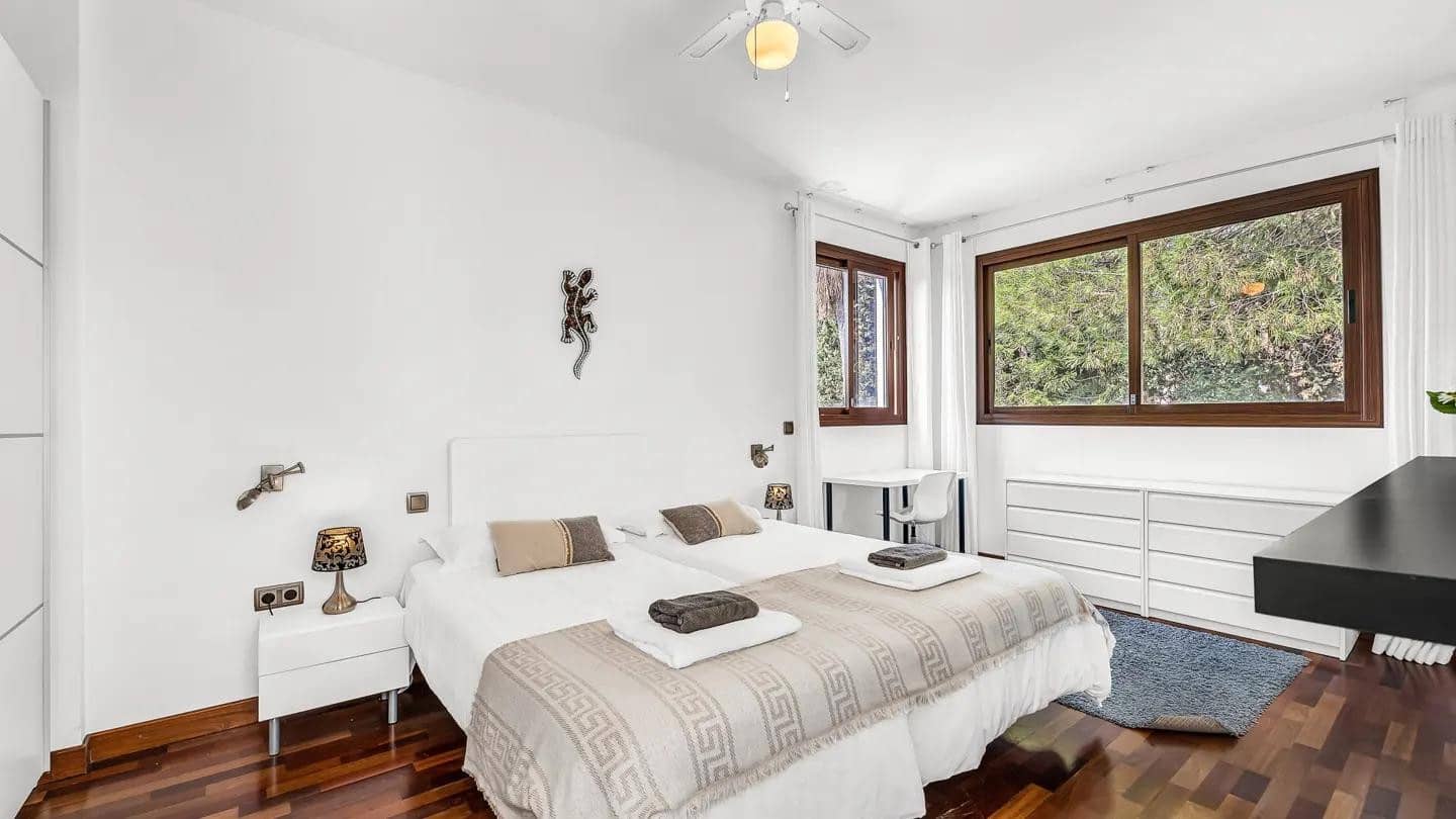 8 makuuhuone Huvila myytävänä paikassa Nueva Andalucia mukana uima-altaan - 2 250 000 € (Ref: 9714850)