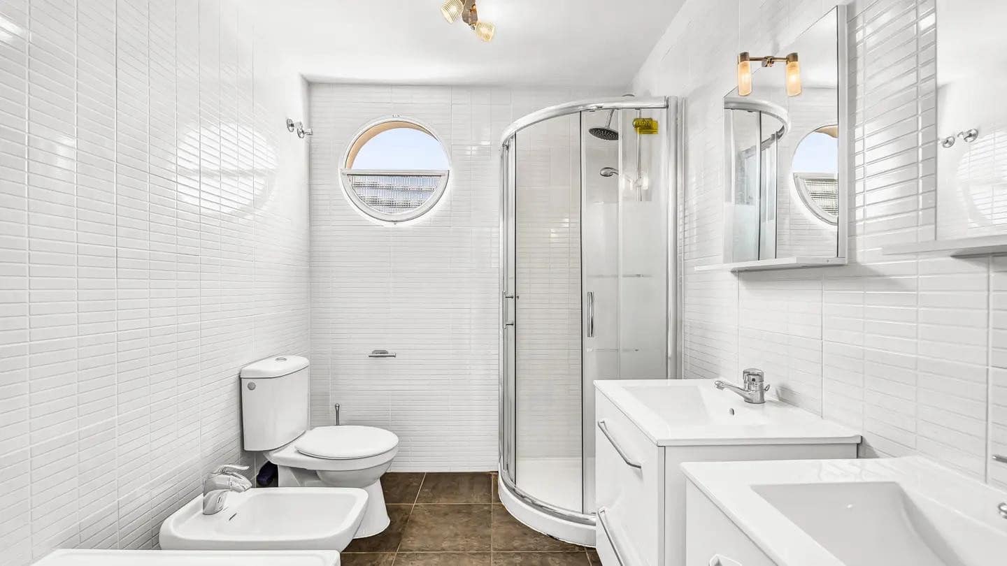 8 makuuhuone Huvila myytävänä paikassa Nueva Andalucia mukana uima-altaan - 2 250 000 € (Ref: 9714850)