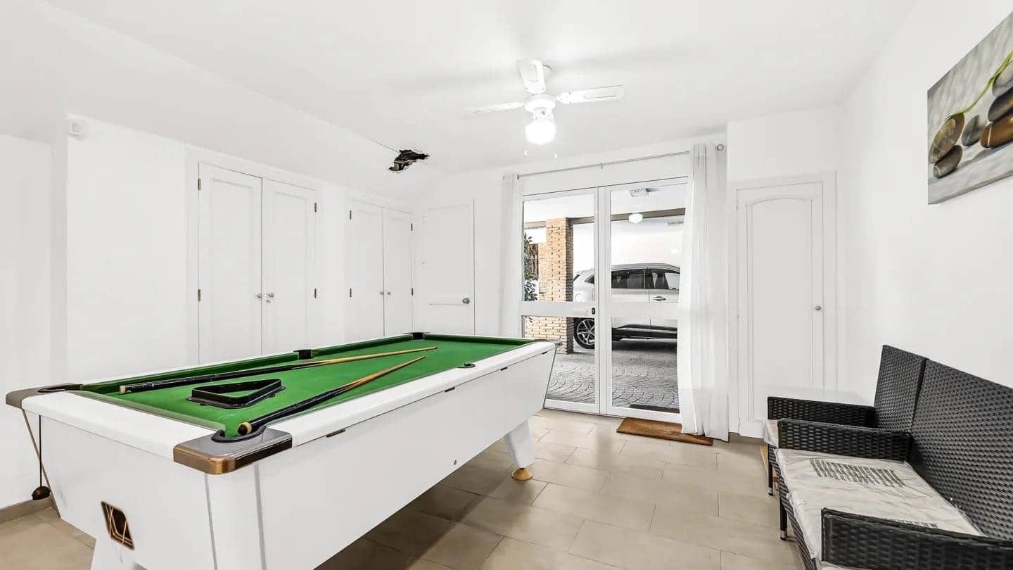 8 makuuhuone Huvila myytävänä paikassa Nueva Andalucia mukana uima-altaan - 2 250 000 € (Ref: 9714850)