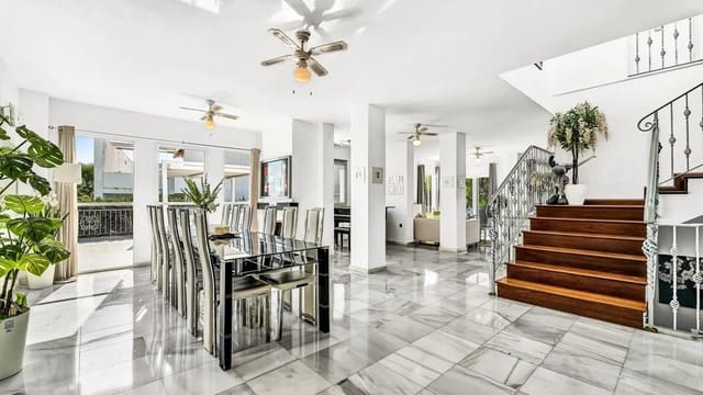 8 makuuhuone Huvila myytävänä paikassa La Dama de Noche - La Alzambra, Marbella mukana uima-altaan - 2 250 000 € (Ref: 9714850)