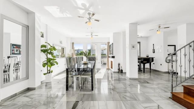 8 makuuhuone Huvila myytävänä paikassa La Dama de Noche - La Alzambra, Marbella mukana uima-altaan - 2 250 000 € (Ref: 9714850)