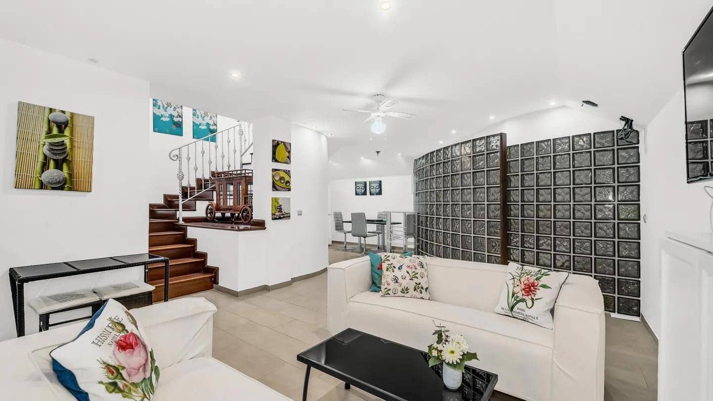 8 makuuhuone Huvila myytävänä paikassa Nueva Andalucia mukana uima-altaan - 2 250 000 € (Ref: 9714850)