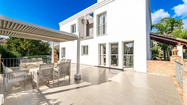 8 makuuhuone Huvila myytävänä paikassa La Dama de Noche - La Alzambra, Marbella mukana uima-altaan - 2 250 000 € (Ref: 9714850)
