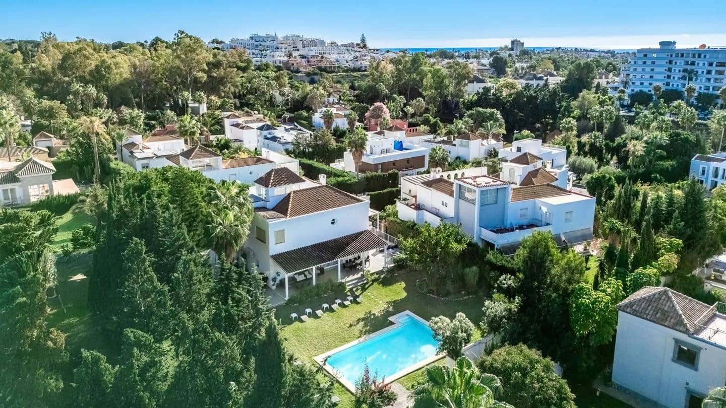 8 makuuhuone Huvila myytävänä paikassa Nueva Andalucia mukana uima-altaan - 2 250 000 € (Ref: 9714850)