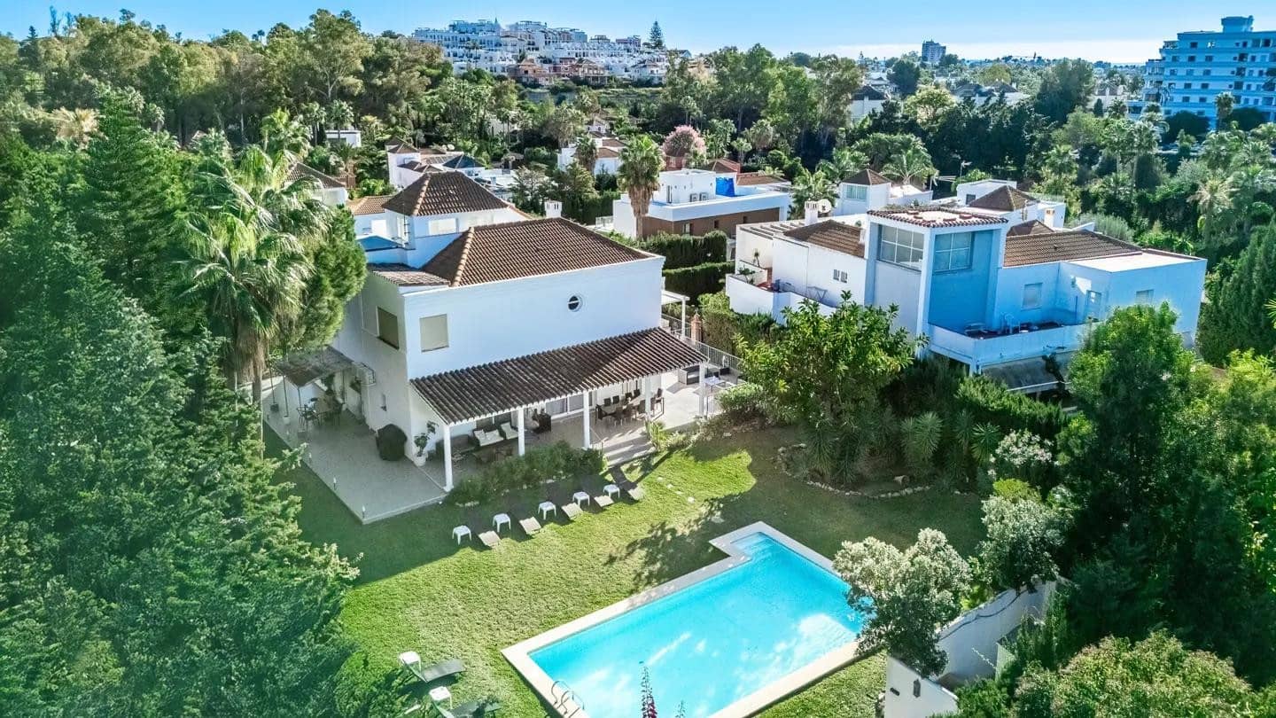 8 makuuhuone Huvila myytävänä paikassa Nueva Andalucia mukana uima-altaan - 2 250 000 € (Ref: 9714850)