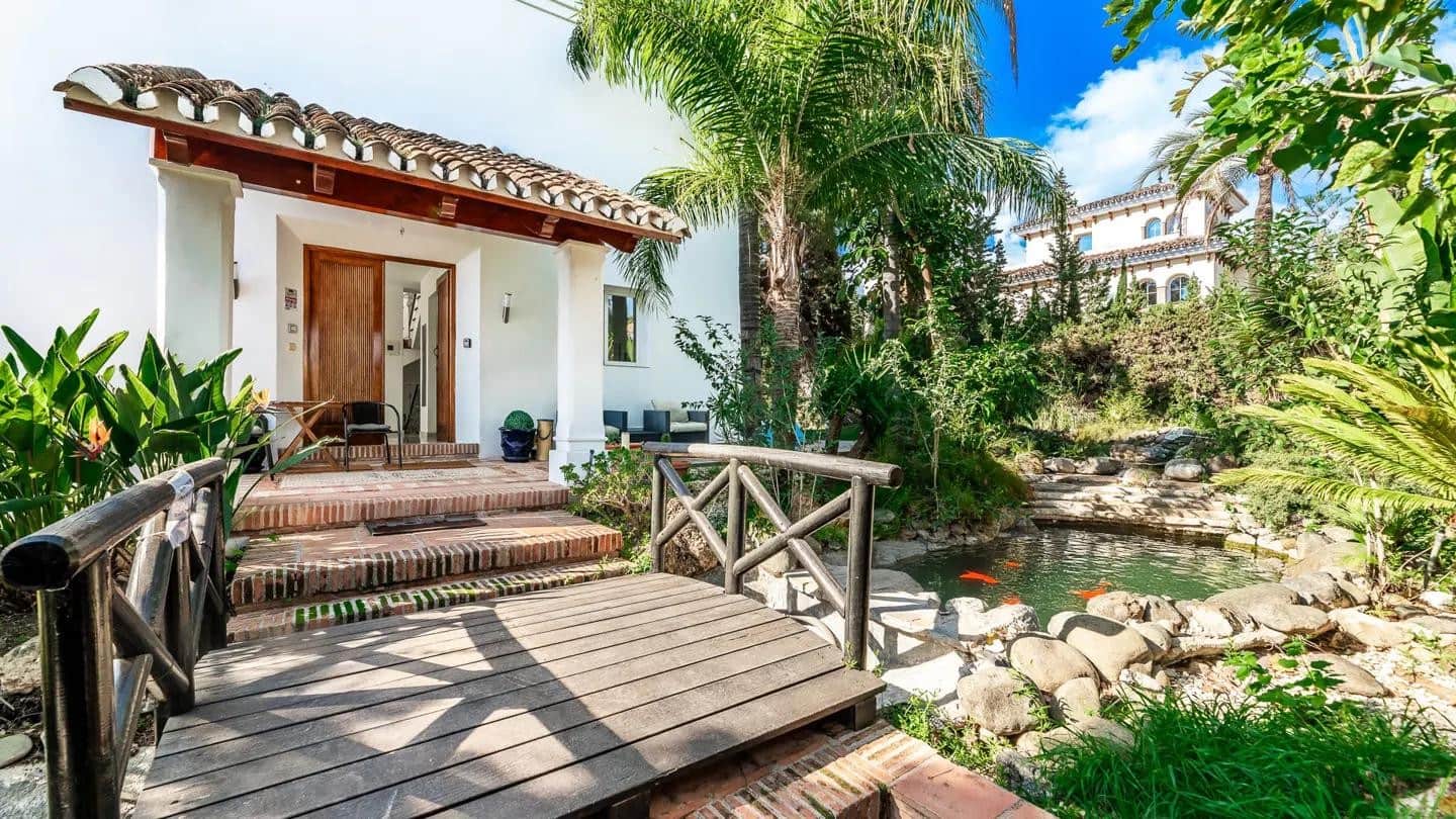 8 makuuhuone Huvila myytävänä paikassa Nueva Andalucia mukana uima-altaan - 2 250 000 € (Ref: 9714850)