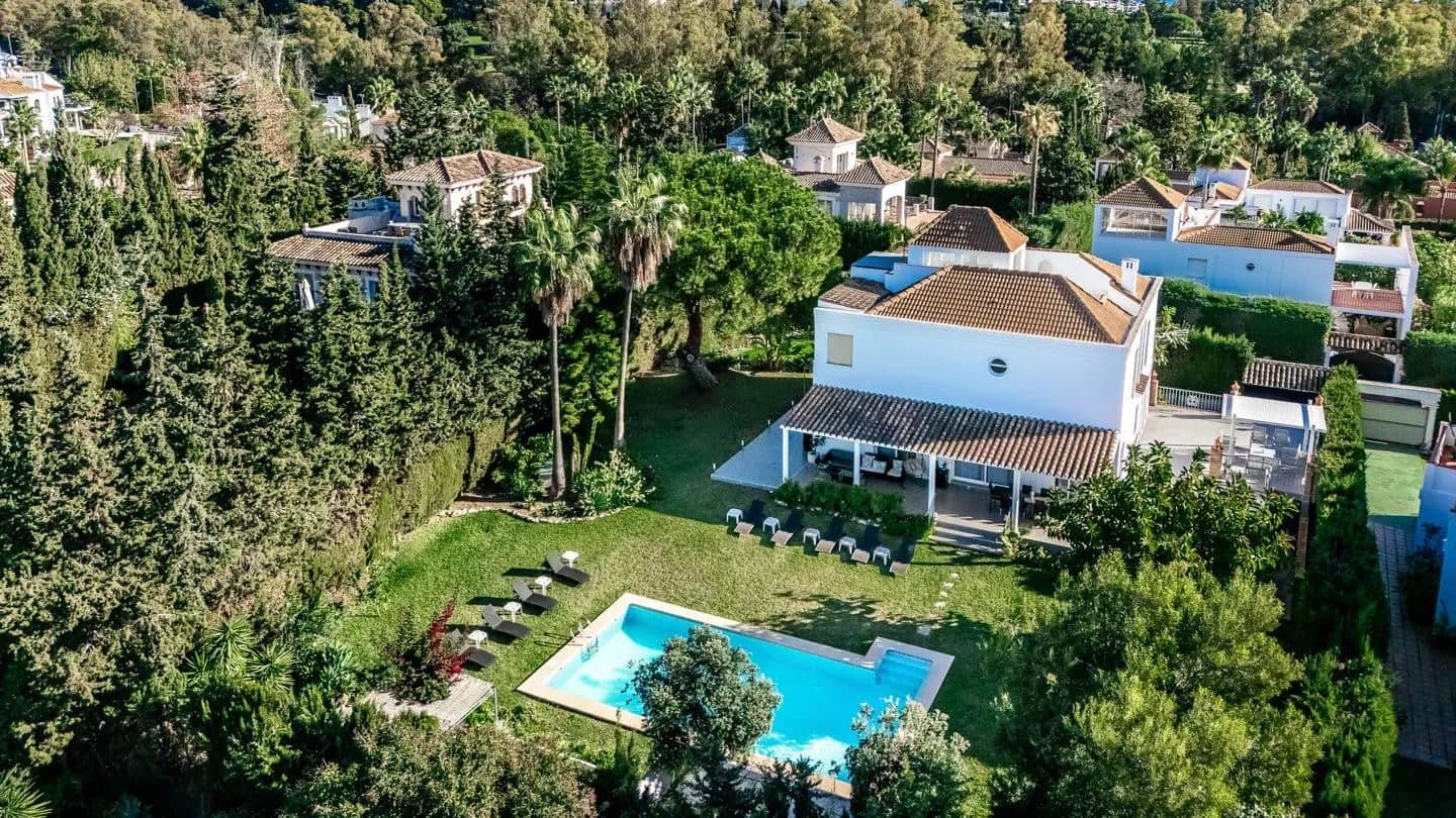 8 makuuhuone Huvila myytävänä paikassa Nueva Andalucia mukana uima-altaan - 2 250 000 € (Ref: 9714850)