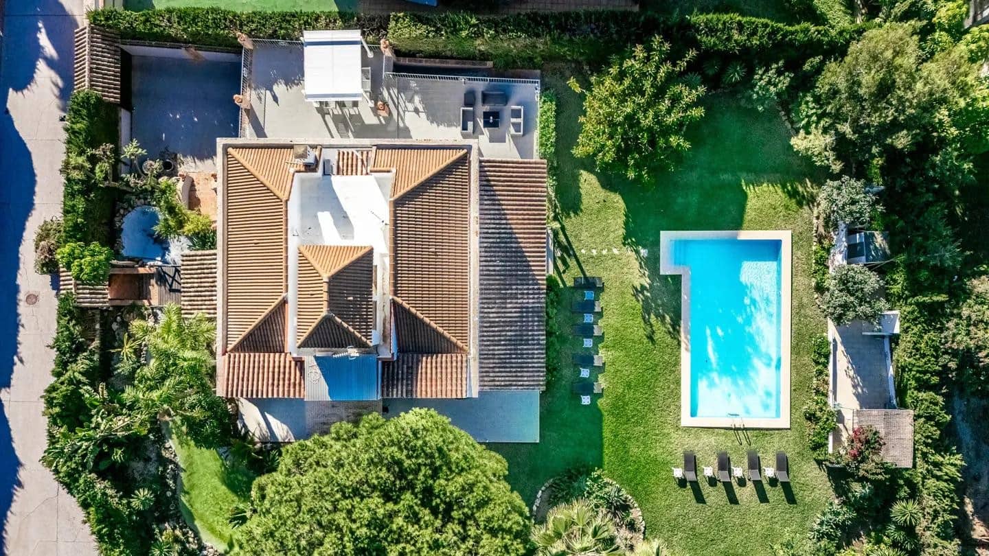 8 makuuhuone Huvila myytävänä paikassa Nueva Andalucia mukana uima-altaan - 2 250 000 € (Ref: 9714850)