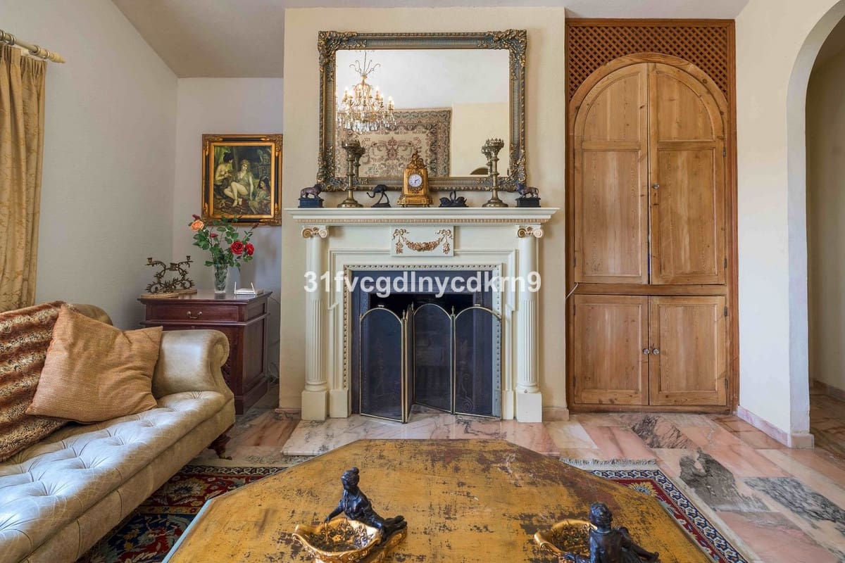 6 bedroom Villa for sale in Estepona with pool - € 1,600,000 (Ref: 9714852)