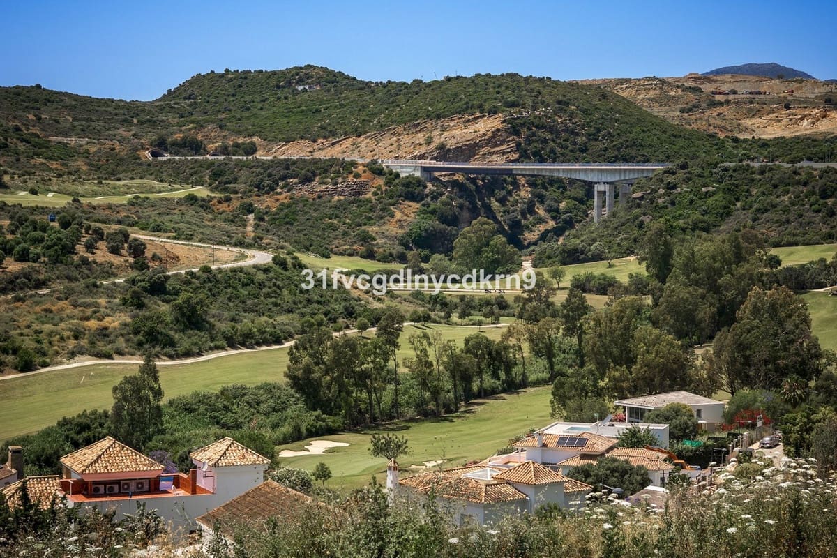 6 bedroom Villa for sale in Estepona with pool - € 1,600,000 (Ref: 9714852)