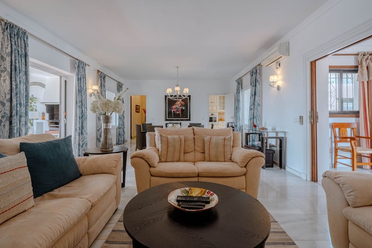 4 chambre Villa/Maison à vendre à El Paraiso avec piscine - 1 600 000 € (Ref: 9714853)