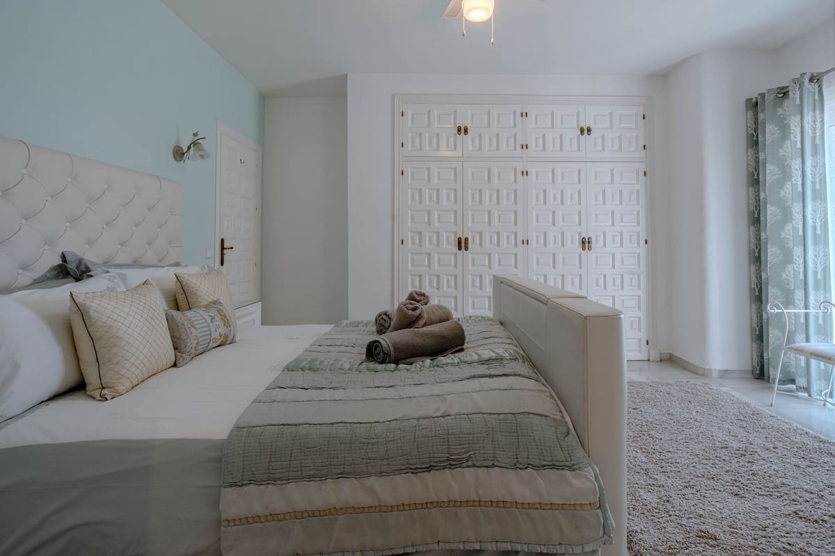 4 chambre Villa/Maison à vendre à El Paraiso avec piscine - 1 600 000 € (Ref: 9714853)