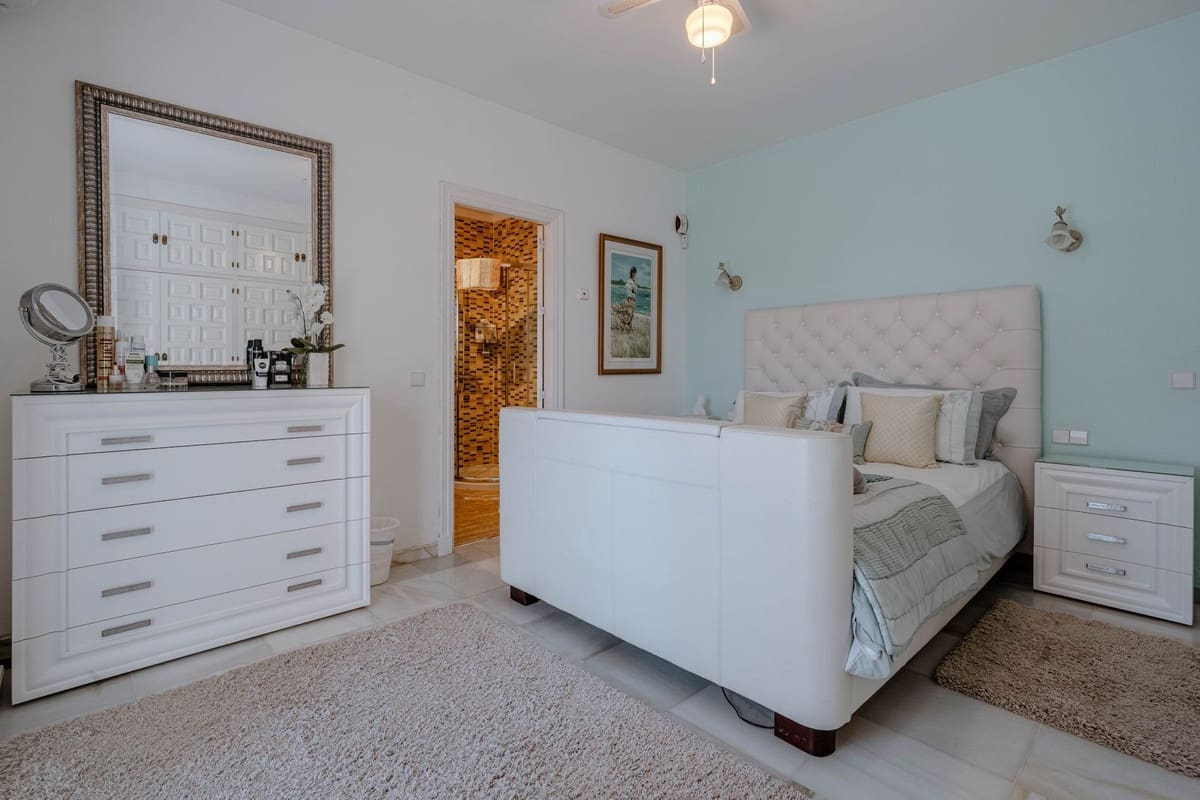 4 chambre Villa/Maison à vendre à El Paraiso avec piscine - 1 600 000 € (Ref: 9714853)