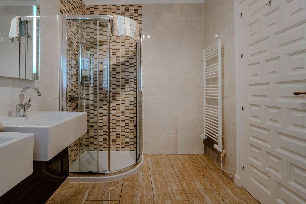 4 chambre Villa/Maison à vendre à El Paraiso avec piscine - 1 600 000 € (Ref: 9714853)