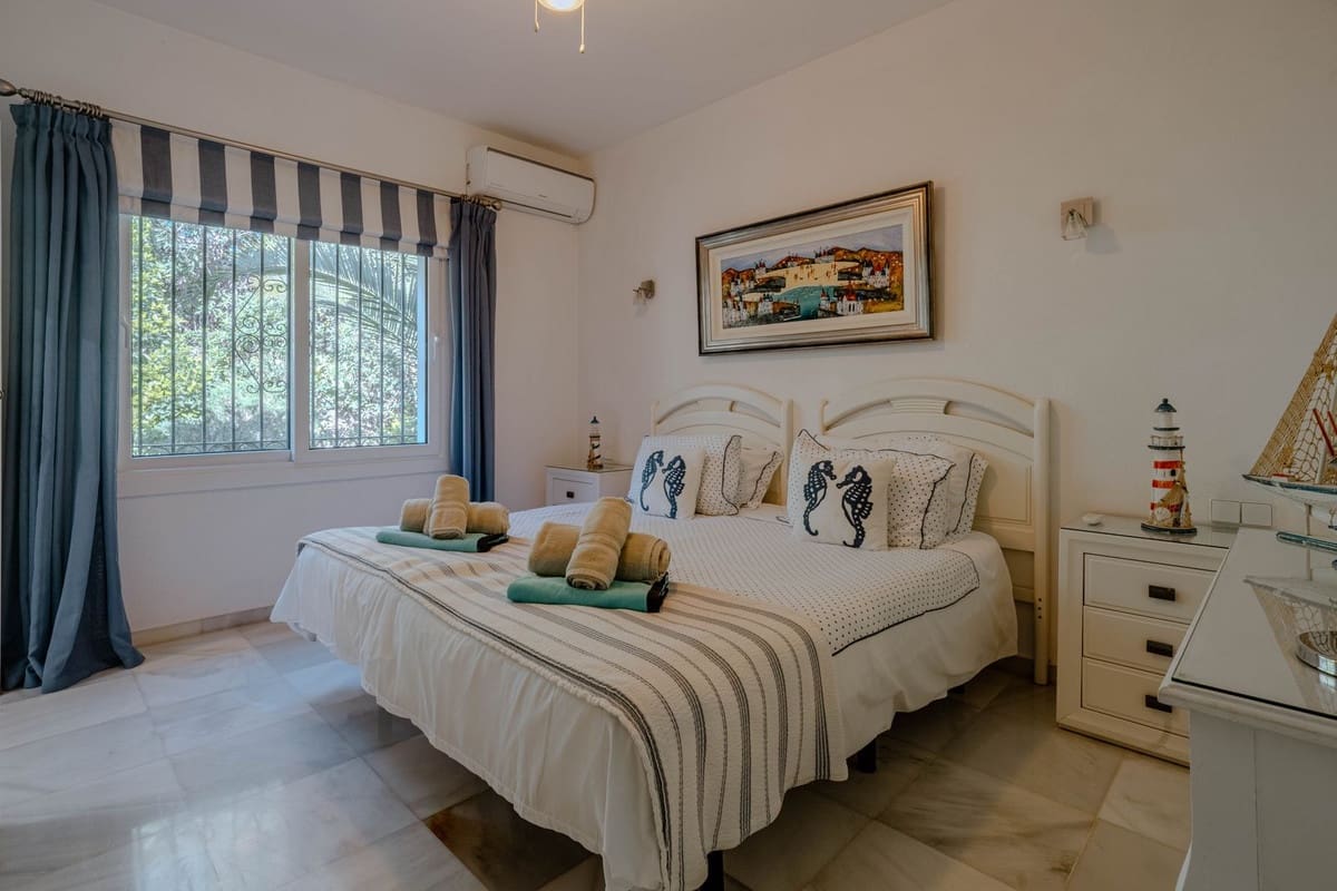 4 chambre Villa/Maison à vendre à El Paraiso avec piscine - 1 600 000 € (Ref: 9714853)