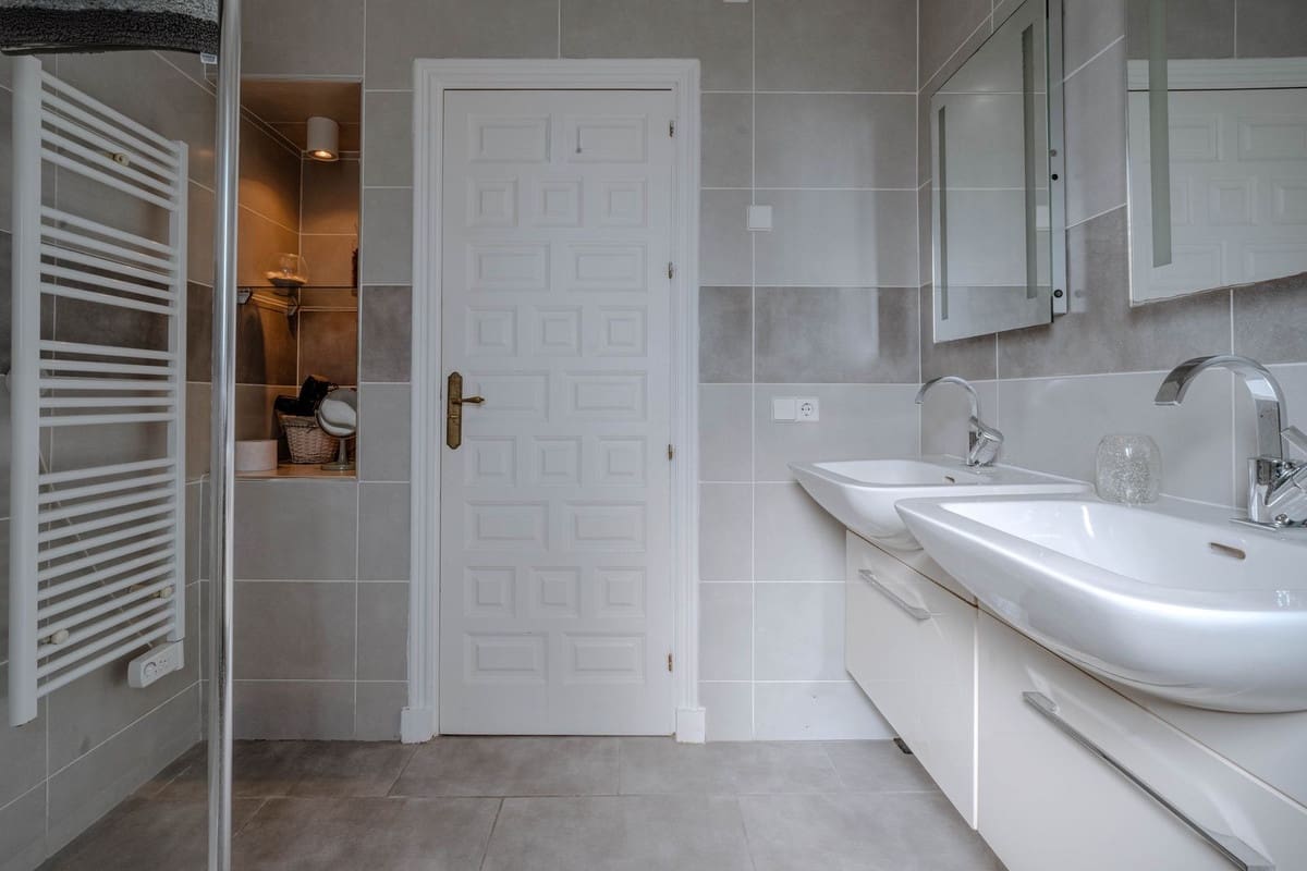 4 chambre Villa/Maison à vendre à El Paraiso avec piscine - 1 600 000 € (Ref: 9714853)