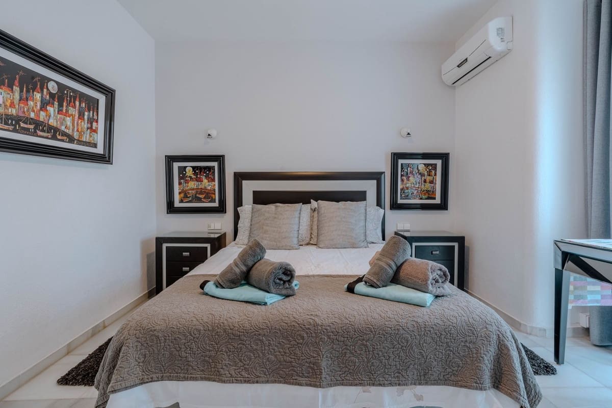 4 chambre Villa/Maison à vendre à El Paraiso avec piscine - 1 600 000 € (Ref: 9714853)