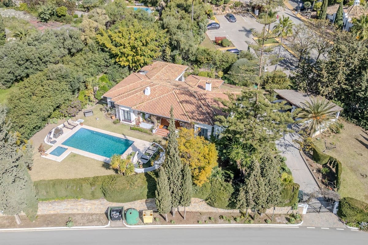 4 chambre Villa/Maison à vendre à El Paraiso avec piscine - 1 600 000 € (Ref: 9714853)