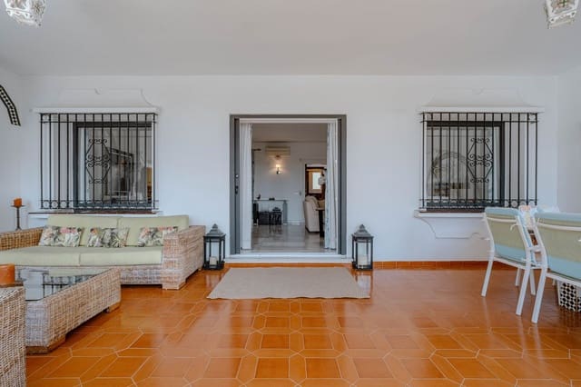 4 Zimmer Villa zu verkaufen in El Paraiso, Estepona mit Pool - 1.600.000 € (Ref: 9714853)