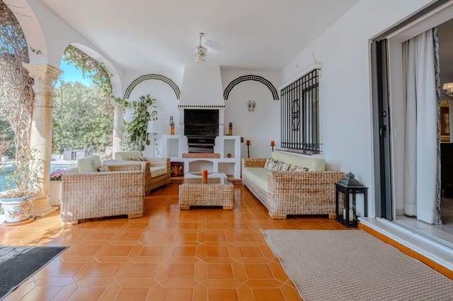 4 Zimmer Villa zu verkaufen in El Paraiso, Estepona mit Pool - 1.600.000 € (Ref: 9714853)