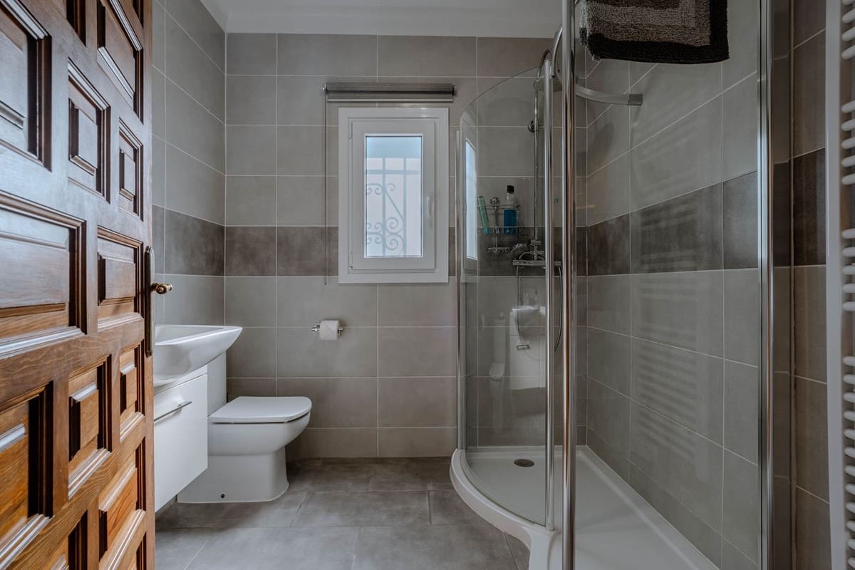 4 soverom Villa til salgs i El Paraiso med svømmebasseng - € 1 600 000 (Ref: 9714853)